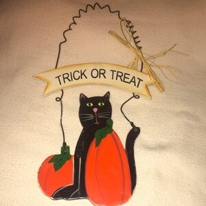 Vintage-Style Trick or Treat Hanging Wood Sign - Cat & Pumpkins Design